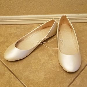 NWT Davids bridal women's size 8 pearl flats